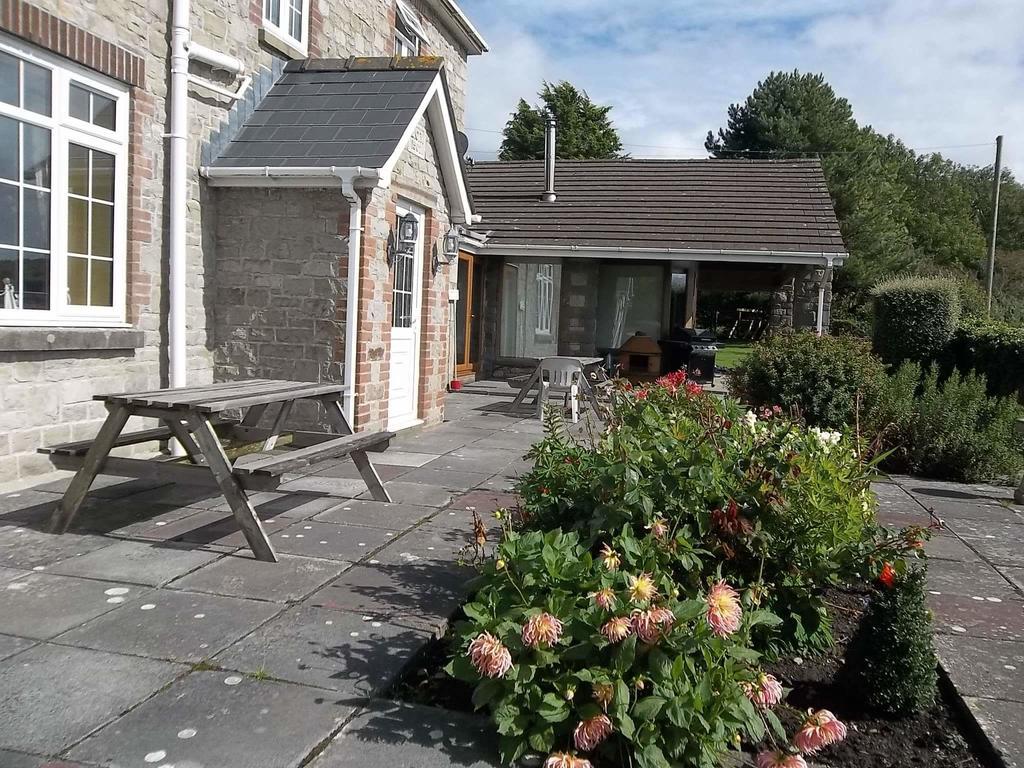 Ballas Farm Country Guest House Bridgend  Exterior photo